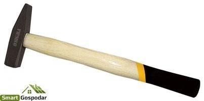 молоток 300г слесарный деревянная ручка (дуб)
