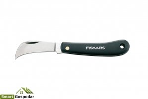Изогнутый нож Fiskars для прививок (125880)